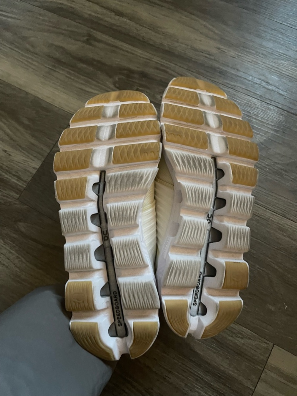 On Running Cream Women's Lightweight Running Sneakers - Picture 4 of 4